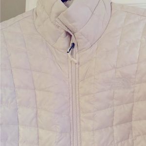 The North Face Women’s Thermoball Eco Jacket. Never worn. Size M. Cream/Ivory